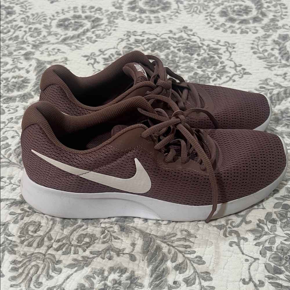 Nike Chocolate Mauve brown Sneakers with Cream Swoosh women’s 10